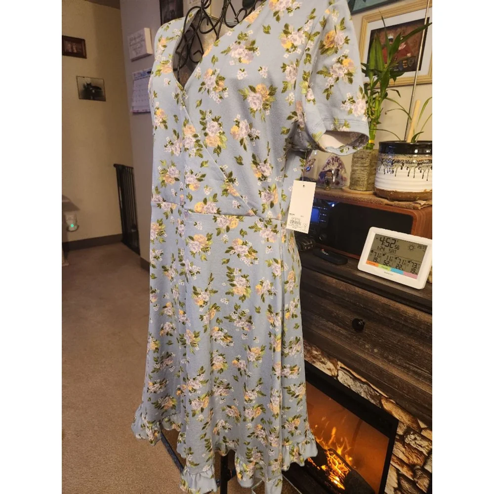 SO Blue Floral Ruffle Hem Dress Size L - Picture 3 of 9